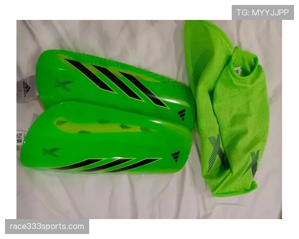 足球护腿板规则详解:合规标准与比赛判罚依据解析 足球护腿板规则详解:合规标准与比赛判罚依据解析